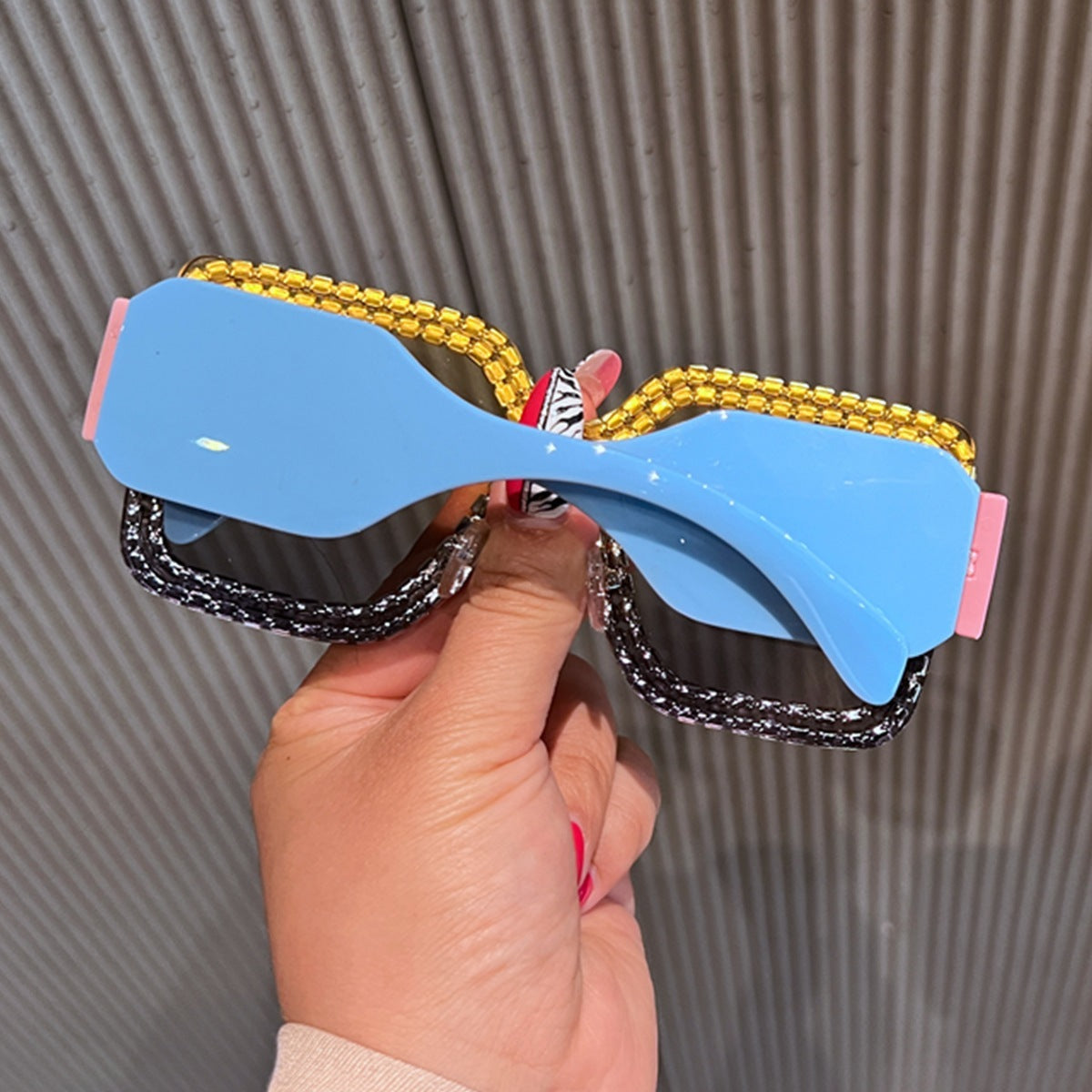 Womens Diamond Inlaid Sunglasses Full Frame Box Design Metal Frame PC Lens For Commuting All Day Comfort Soft