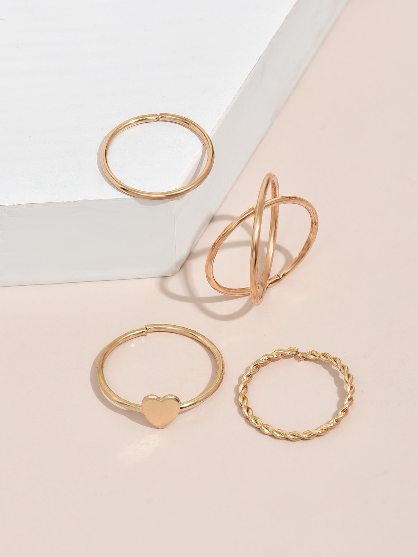 Womens Lightweight Zinc Alloy Ring Modern Design Everyday Jewelry For Women Fashion Ring Modern Look For Women