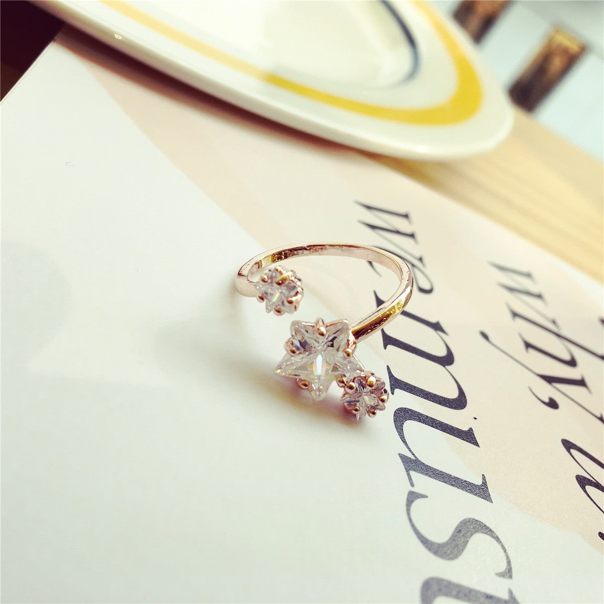 Adjustable Gold Plated Star Ring With Gems Inlay Alloy Fashion Jewelry Gift For Women And Teens Elegant Styles Gleaming