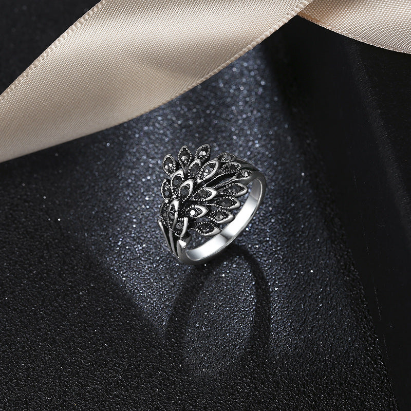 Womens Vintage Leafage Ring Antique Silver Electroplated With Black Gemstones European Retro Design Alloy Ring