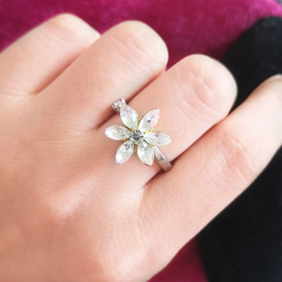 Womens Rotating Flower Ring Alloy Geometric Modern Design Elegant Accessory For Everyday And Special Occasions
