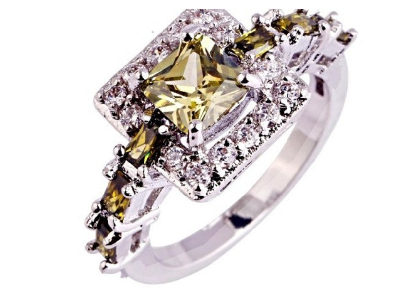 Alloy Diamond Ring Exquisite Design For Special Occasions