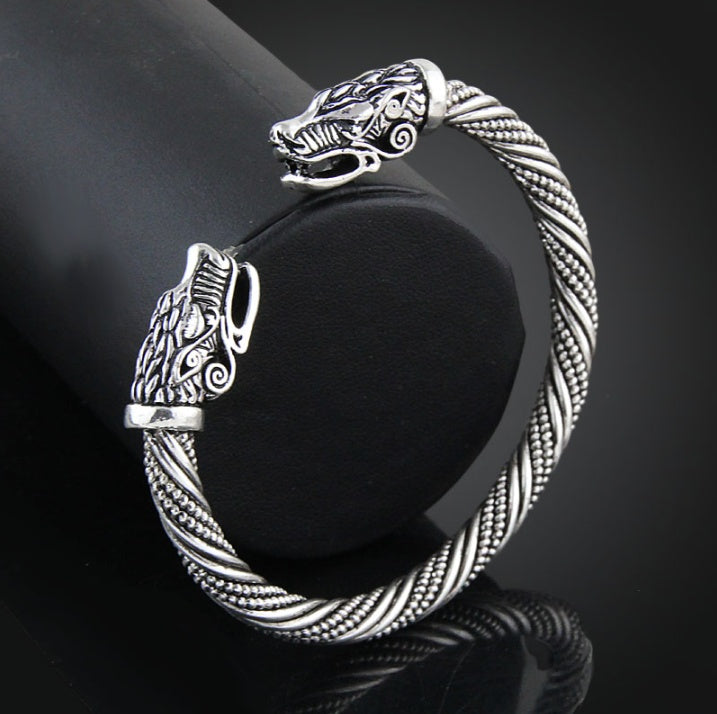 Unisex Wolf Head Zodiac Bracelet Alloy Bangle In Ancient Silver For Men And Women European American Design Everyday