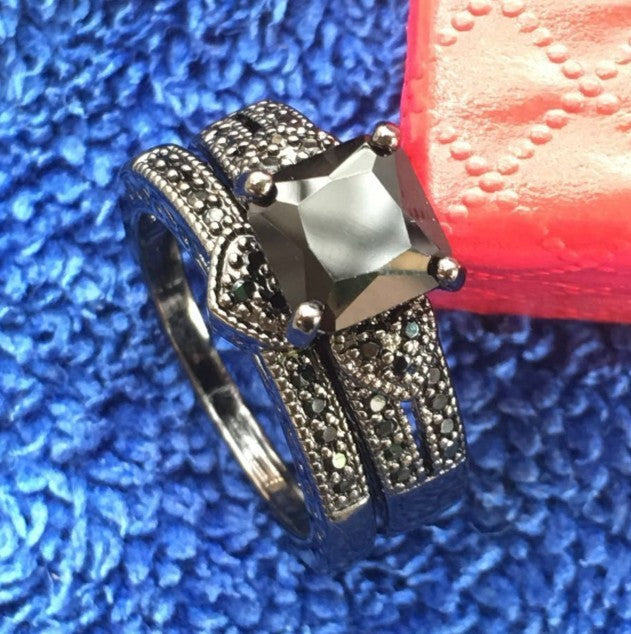 Womens Two Piece Heart Ring Set Black Gold Plated Gemstone Jewelry Elegant Stackable Promise Ring Anniversary Gift