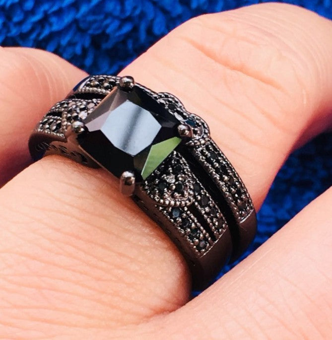 Womens Two Piece Heart Ring Set Black Gold Plated Gemstone Jewelry Elegant Stackable Promise Ring Anniversary Gift
