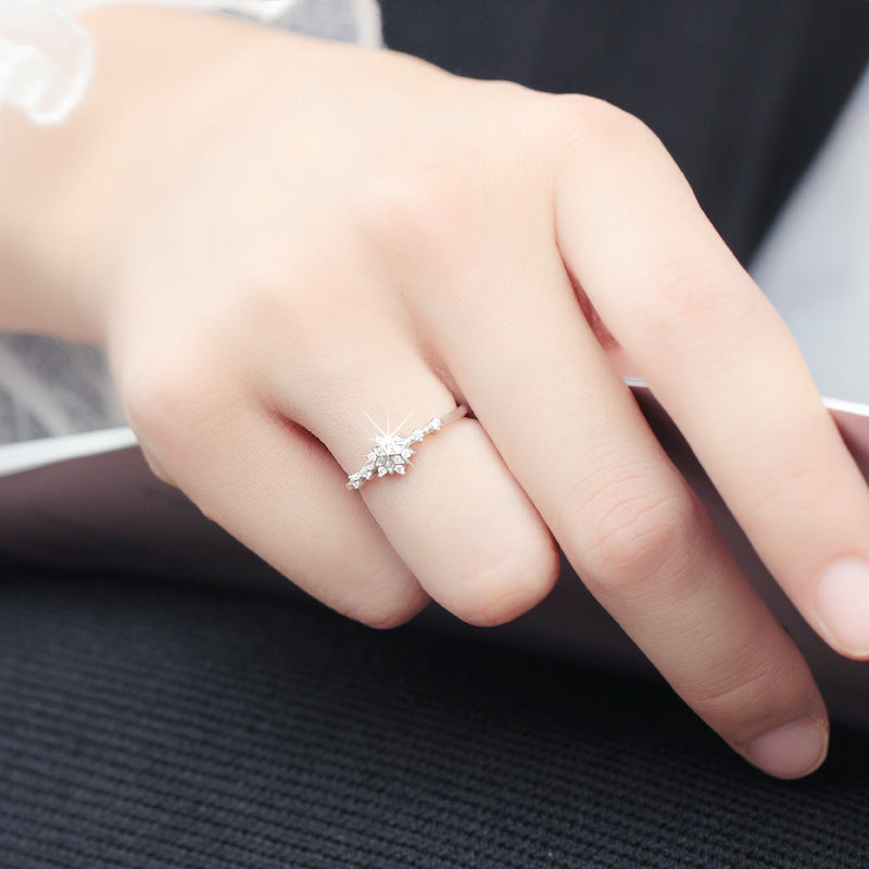 Womens Snowflake Ring Flower Design Elegant Silver Jewelry For Special Occasions Luxurious Accessory Gift Wrap