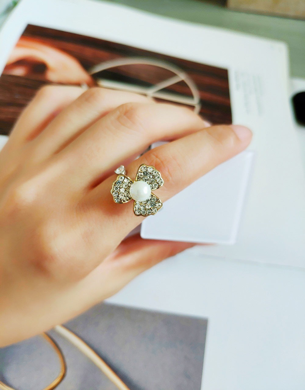 Womens Rotating Flower Ring Alloy Geometric Modern Design Elegant Accessory For Everyday And Special Occasions