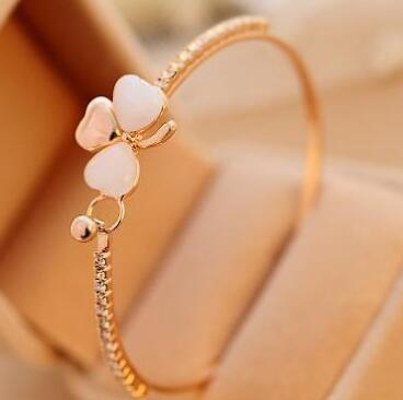 Clover Bracelet With Cats Eye Diamond Alloy Flower Design Jewelry For Everyday Wear Stylish Gift Accessory For Ladies
