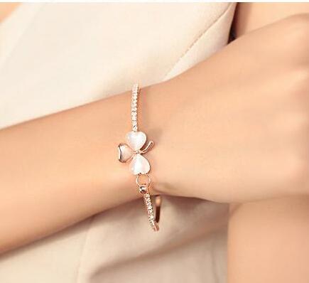 Clover Bracelet With Cats Eye Diamond Alloy Flower Design Jewelry For Everyday Wear Stylish Gift Accessory For Ladies