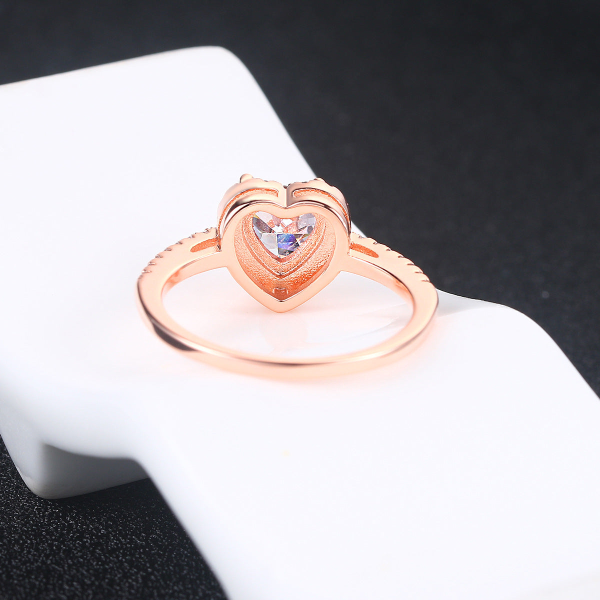 Copper Inlaid Zircon Heart Shaped Wedding Ring for Women Elegant Everyday Jewelry Gift Sparkling Bezel Glow Up