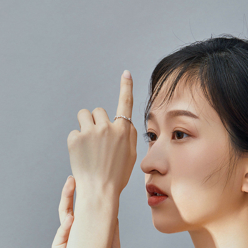 Womens Sterling Silver Ring With Gemstone Inlay Platinum Plated Lightweight Fashion Jewelry European USA Style