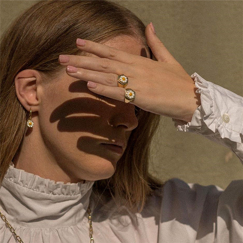 Simple Metal Daisy Small Flower Ring Alloy Korean Style Women Jewelry Gift For Occasions For Weddings Birthdays