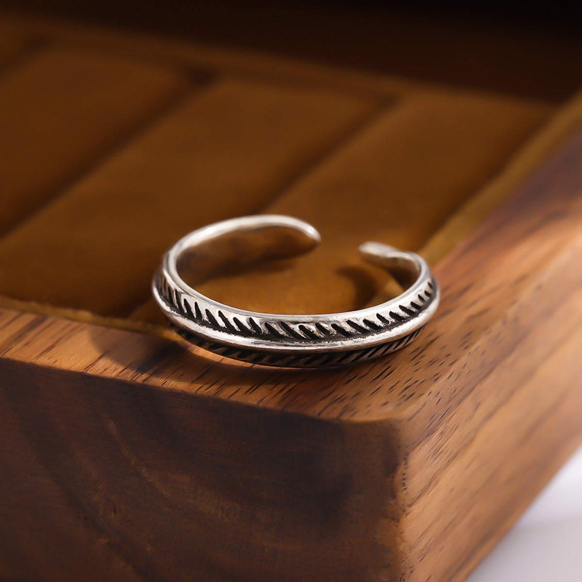 Womens Retro Ring Antique Silver Open Design Copper Metal Adjustable Leaf Shaped Vintage Fashion Jewelry Shine