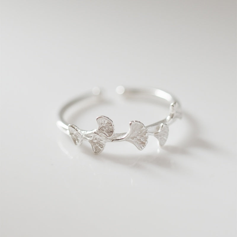 Womens S925 Silver Ring With Ginkgo Leaf Design Platinum Plated Elegant Fashion Jewelry Gift For Her Timeless Elegance