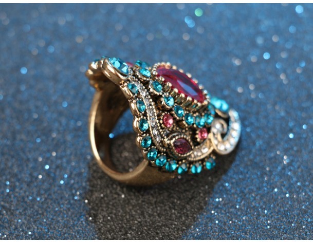 Gold Plated Crystal Sapphire Vintage Ring With Rhombus Alloy Band Diamond Cut Luxury Elegant Jewelry For Women