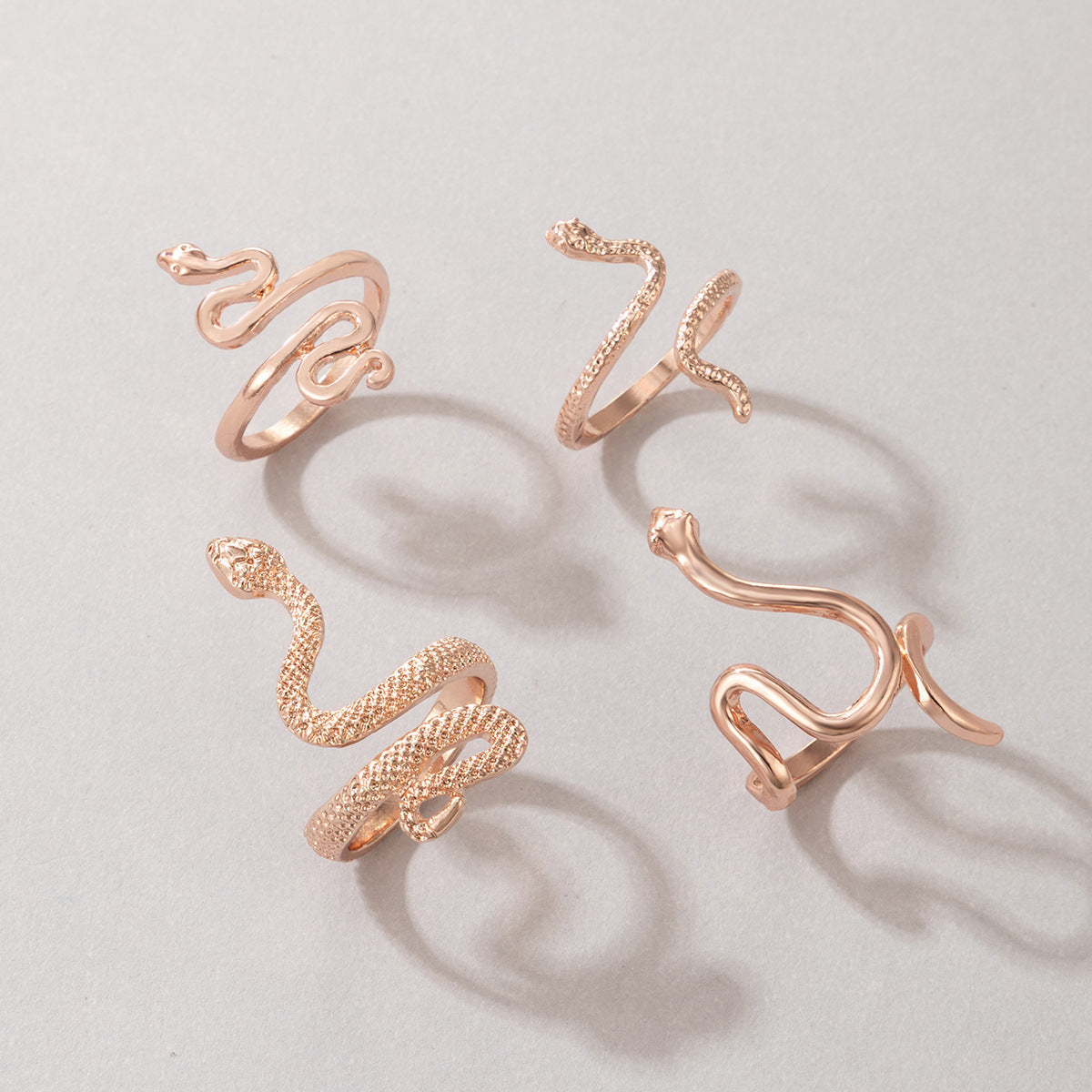 Unisex Alloy Ring Set Vintage Punk Snake Rings Electroplated Finish Unique Look Four Piece Rings Set Fashion Jewelry