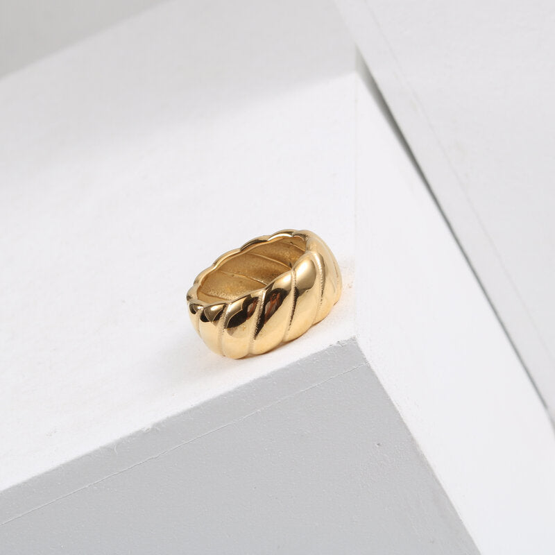 Womens Stainless Steel Ring Golden Electroplated Band Fashion Jewelry Europe America Woven Design Simple Elegant Style