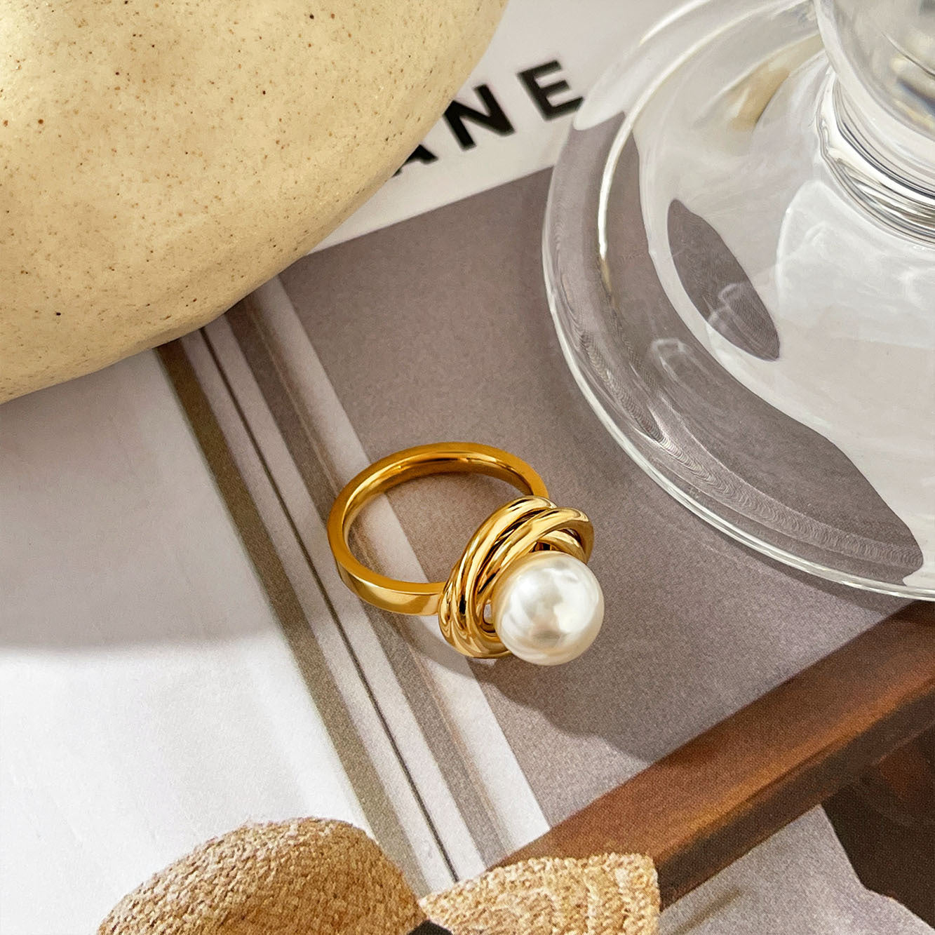 Niche Pearl Ring Female Light Luxury Design Simple Retro 100 Percent Fashion Jewelry Golden Stainless Steel Size 6 7 8