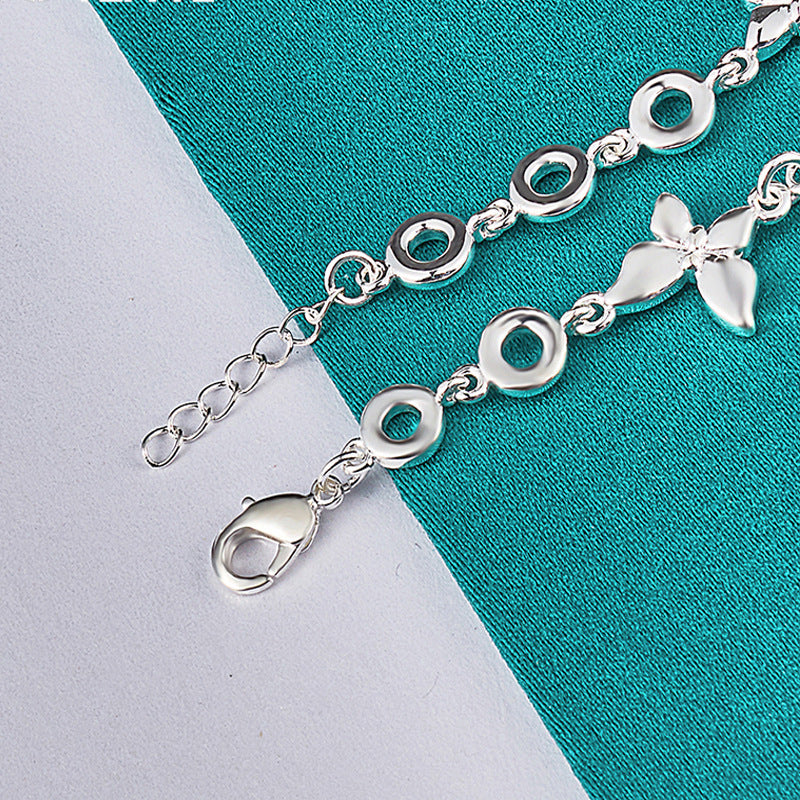 Womens Star Bracelet Retro Design Light Luxury Hollow Butterfly Alloy Silver Electroplated Jewelry For Women Gift