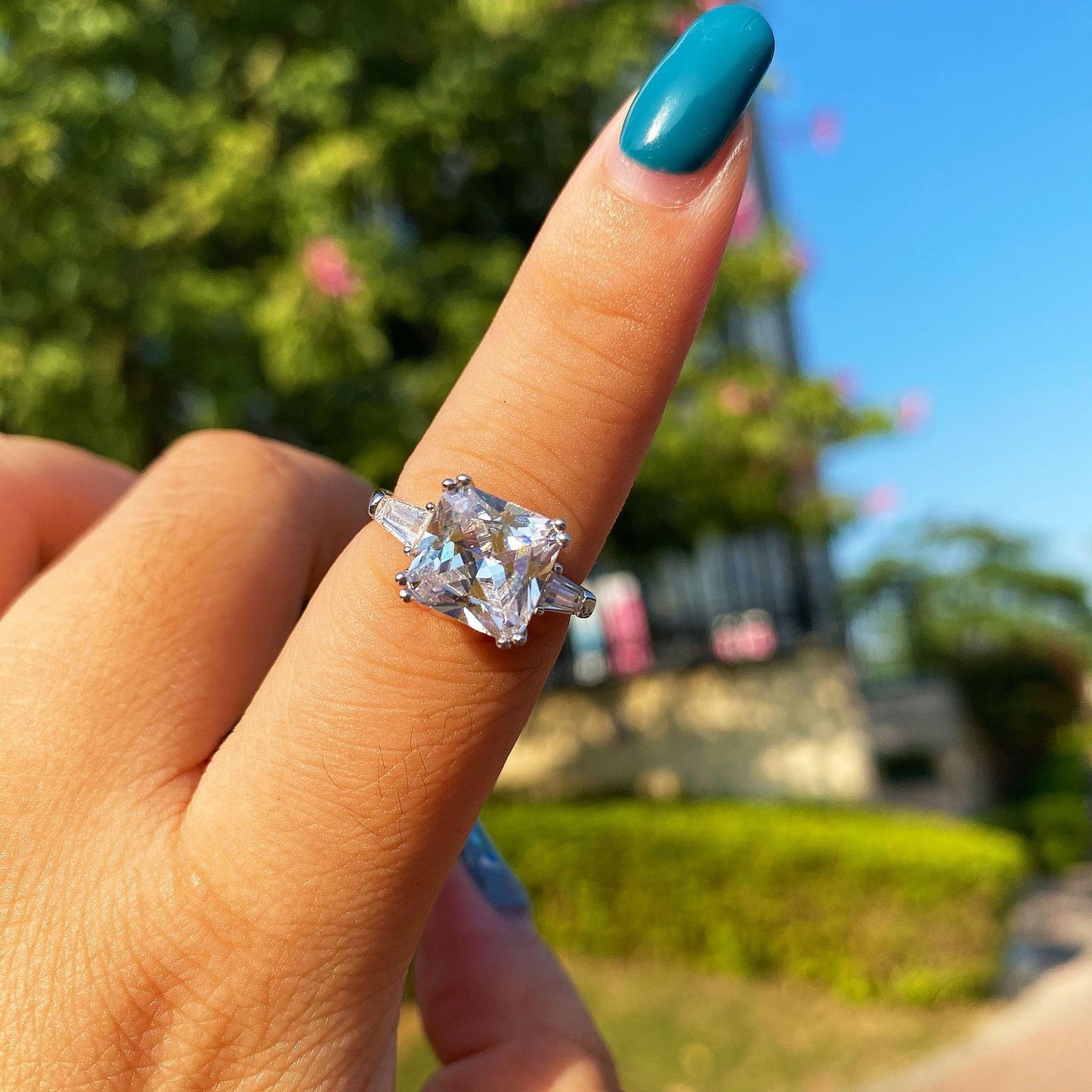 Womens Silver Ring With Geometric Design Gold Plated Artificial Gems Fashion Jewelry European Style Elegant Gift For Her