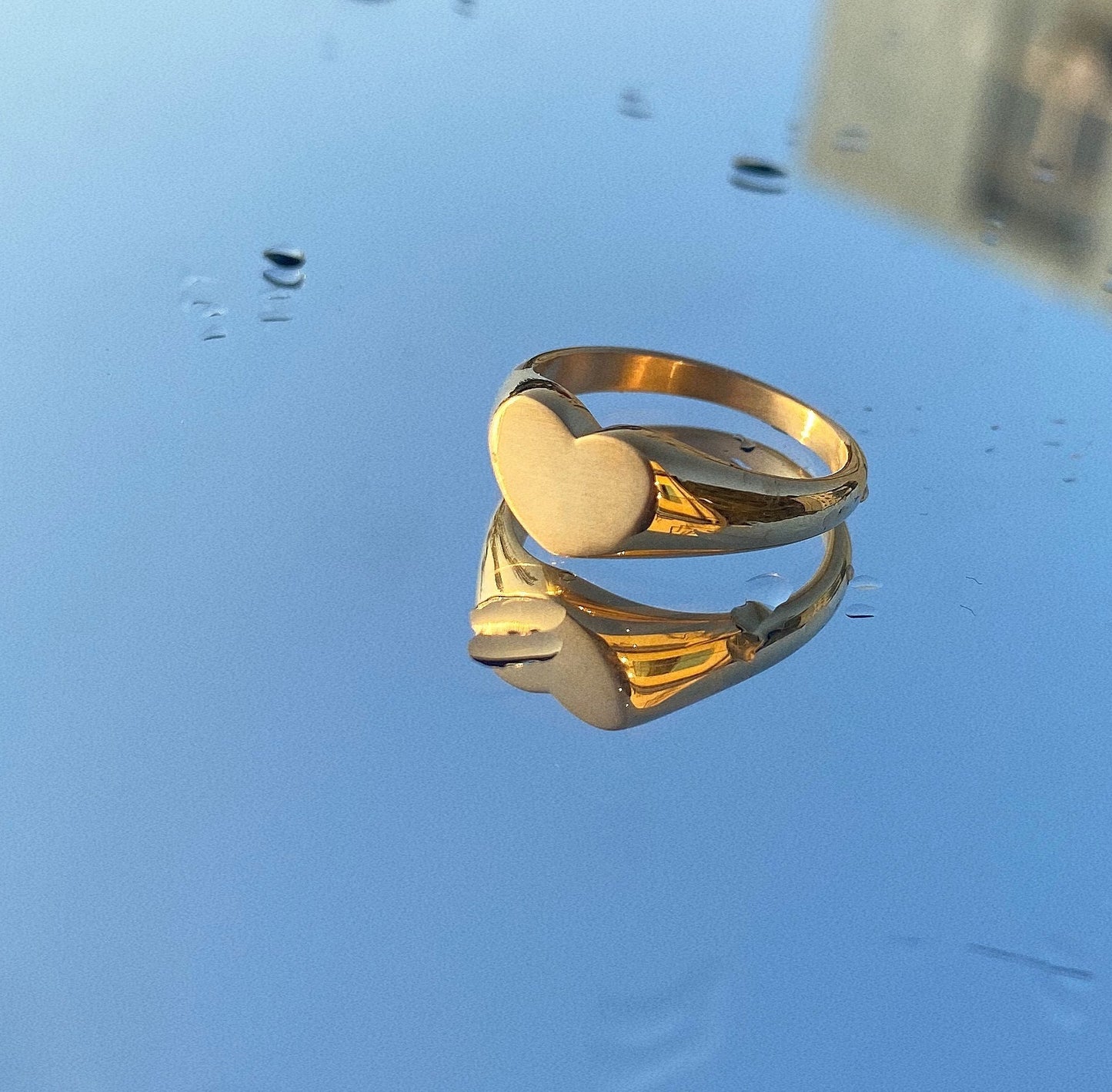 Womens Titanium Steel Ring with White Shell and Metal Tail Electroplated Geometric Finger Ring for Women Oval Round Love and Square Light Body Ring