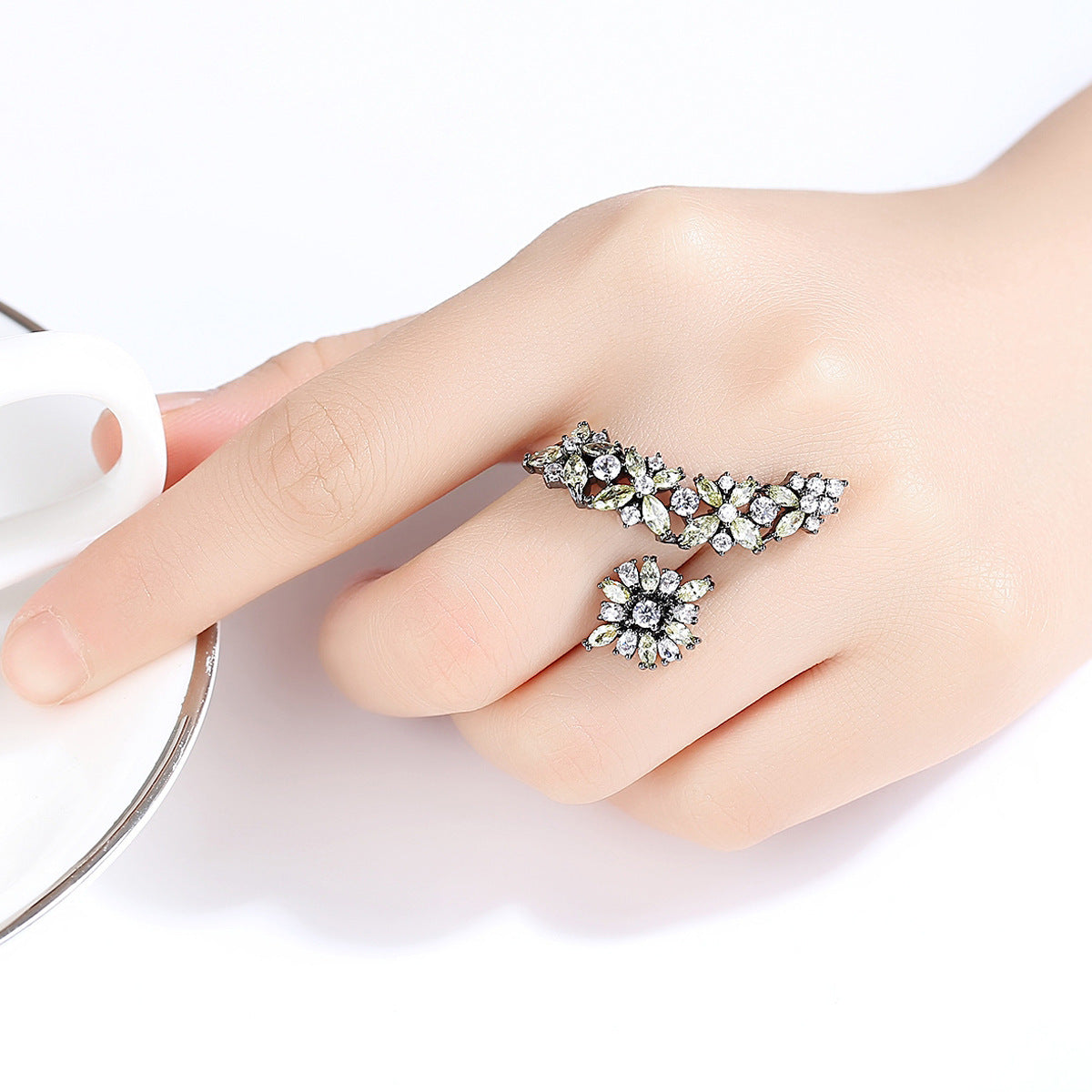 Adjustable Brass Zircon Female Creativity