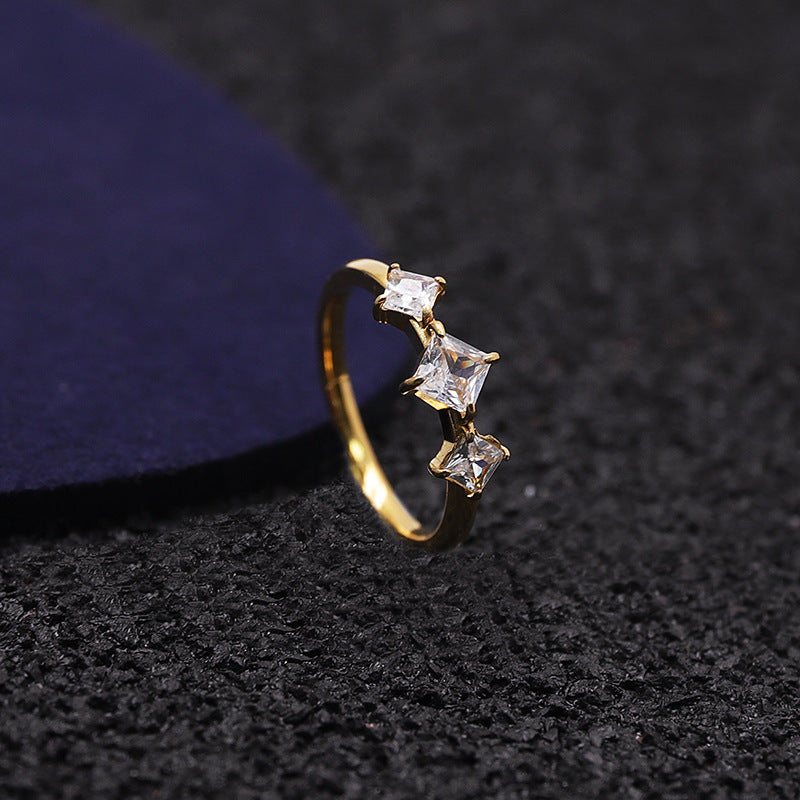 Womens Zircon Ring With Cube Square Design Titanium Steel Ring Geometric Quadrilateral Ring Fashion Spark Luxury