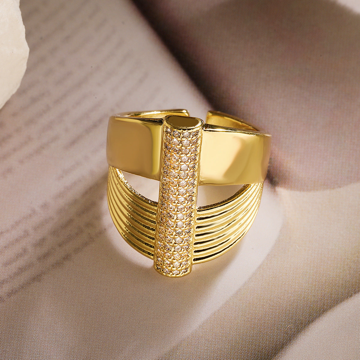 Simple Personality Copper Plating 18K Gold Open End Zircon Ring For Women Stylish Accessory With Subtle Zircon