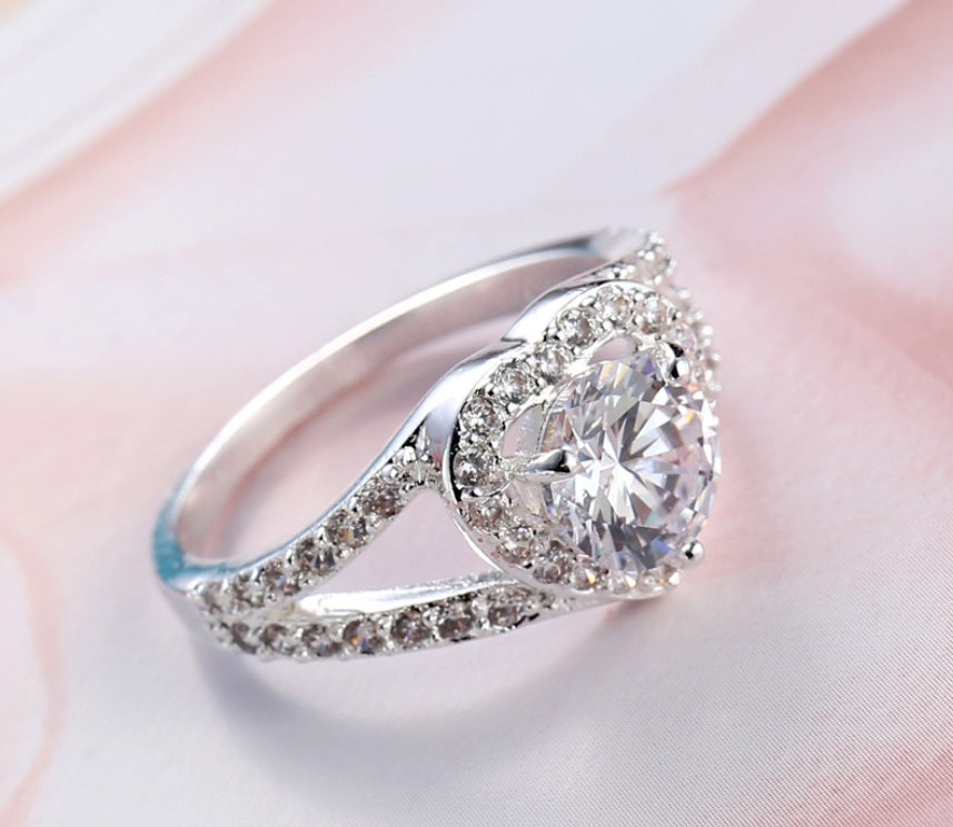 Zircon Heart Design Ring Platinum Plated Wedding Jewelry Gift For Women Elegant Dainty Sparkling Ring Gleaming