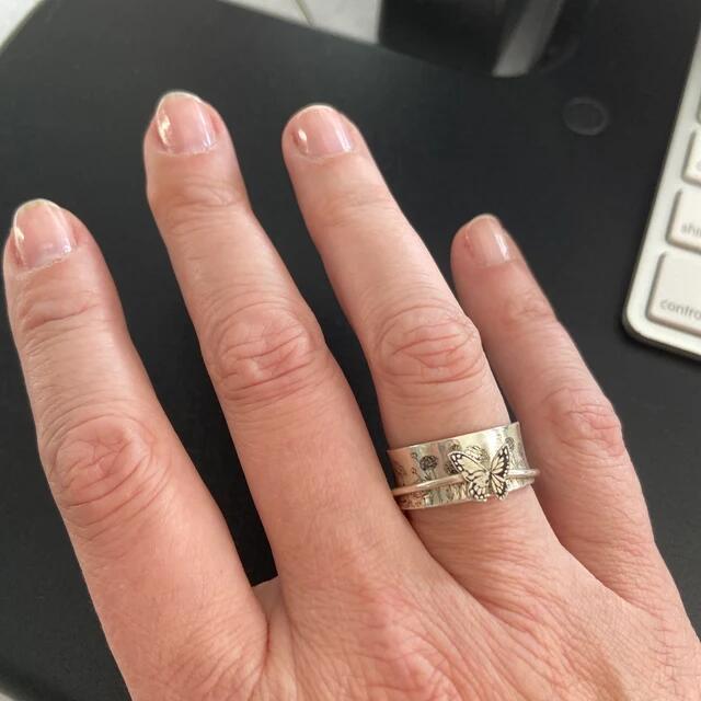 Womens Spinning Butterfly Ring Two Tone Alloy Rotating Band Fidget Jewelry Gift For Her Anxiety Relief Fashion Accessory