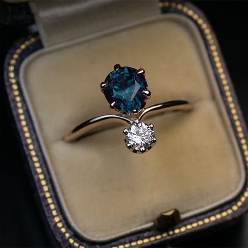 Womens Rose Gold Ring With Double Zircon Inlaid Geometric Copper Ring Fashion Jewelry Exquisite Shimmer Zircon