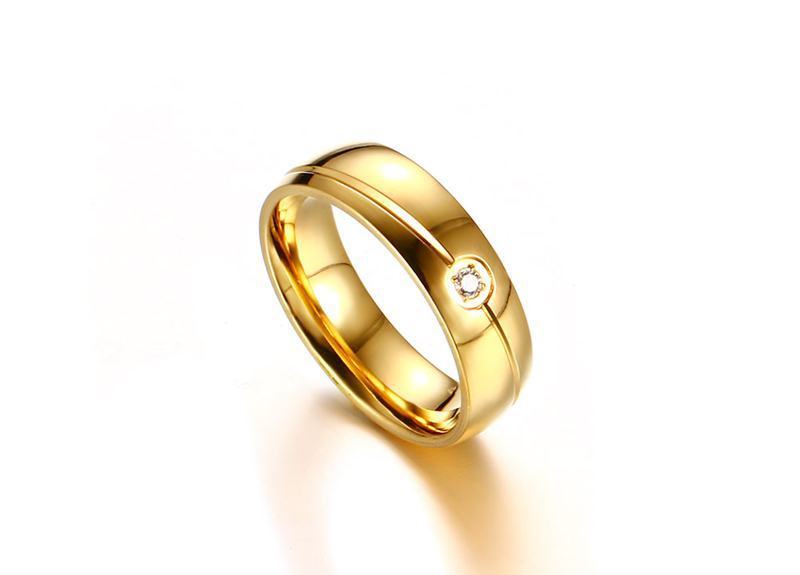 Personalized Simple Ring With Solitaire Diamond Engraved