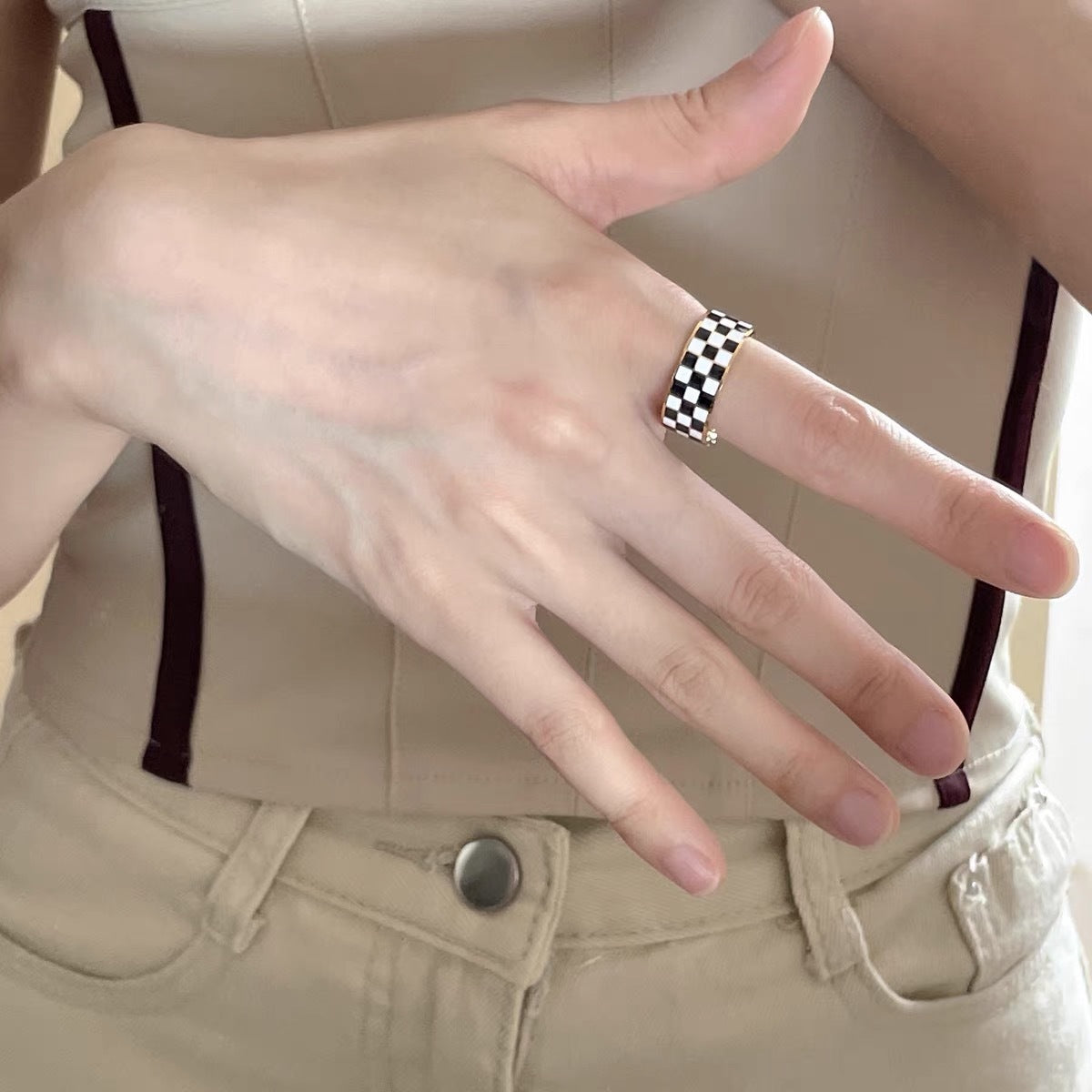 Checkerboard Geometric Ring Alloy Electroplated Black And White Lattice Vintage Stitched Ring For Women Classic Style