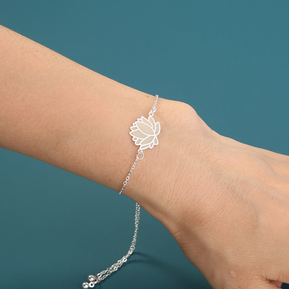Lotus Flower Glow Bracelet Drop Design Electroplated Brass Chain Copper Charm Fashion Glow In The Dark Sparkle