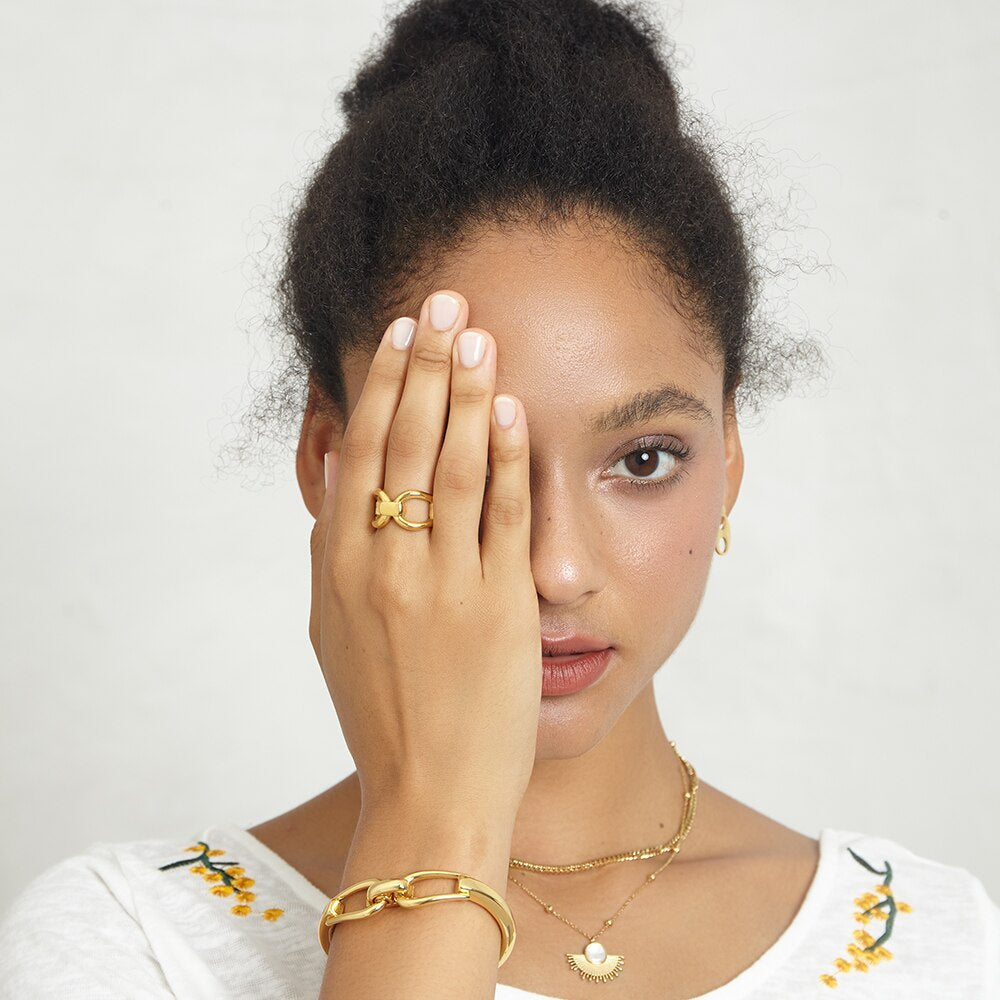 Womens Titanium Steel Ring 18K Gold Plated Figure Eight Hollow Bow Lightweight Elegant Jewelry Chic Gift For Her