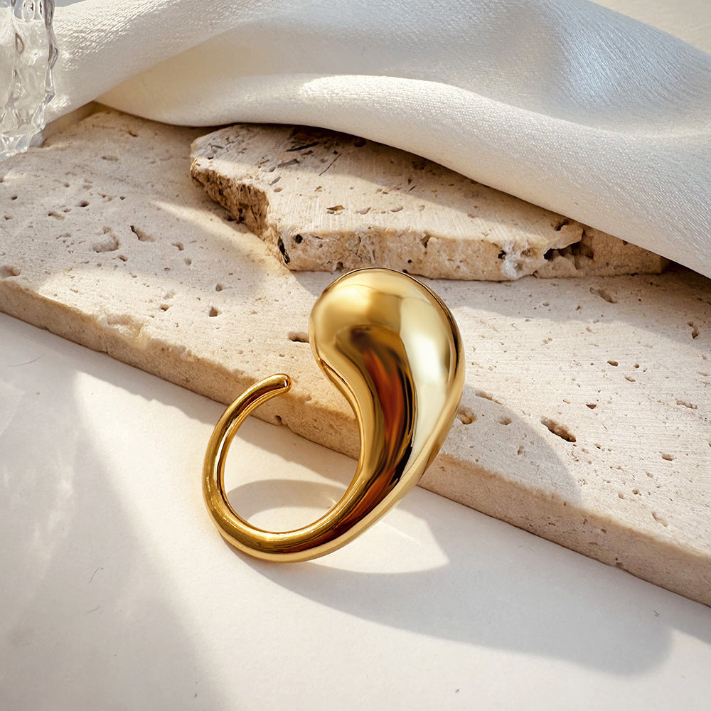 Elegant Water Drop Ring in Gold Tone Stainless Steel for Women Old Money Style Jewelry Elegant Sparkling Style
