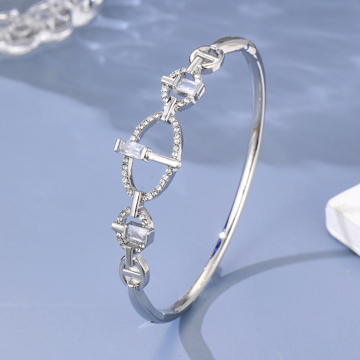 Womens Bracelet Alloy Bangle With Ellipse Design Polished Gold Or Silver Plated Jewelry Elegant Everyday Style