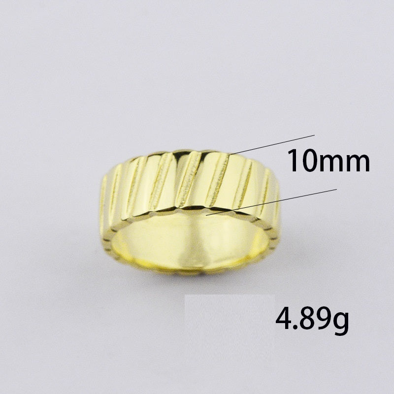 Popular Titanium Steel Electroplated 18k Gold Pattern Ring Must Have Fashion Women Beautiful Appearance Circle Plain
