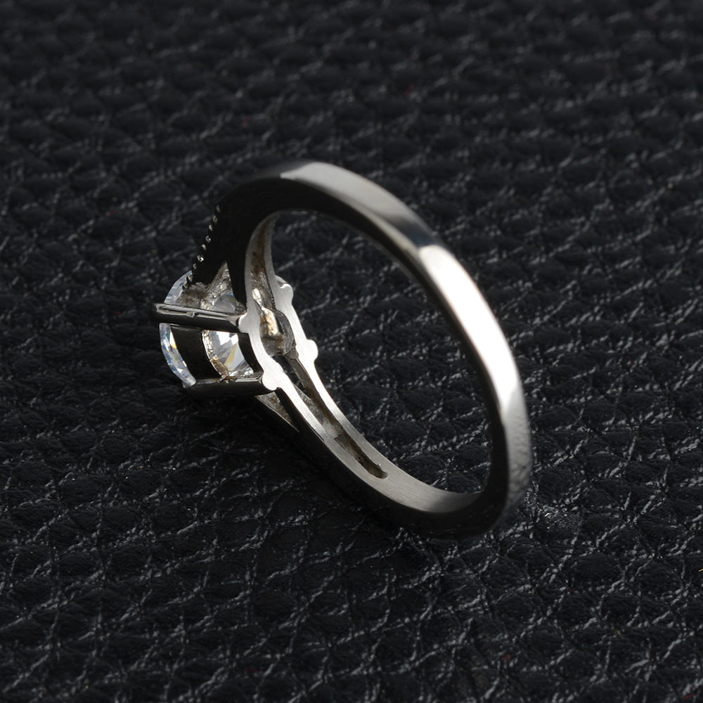 Ladies Titanium Steel Ring Inlaid Zircon Silver Plated Simple Stylish Band Women's Fashion Jewelry