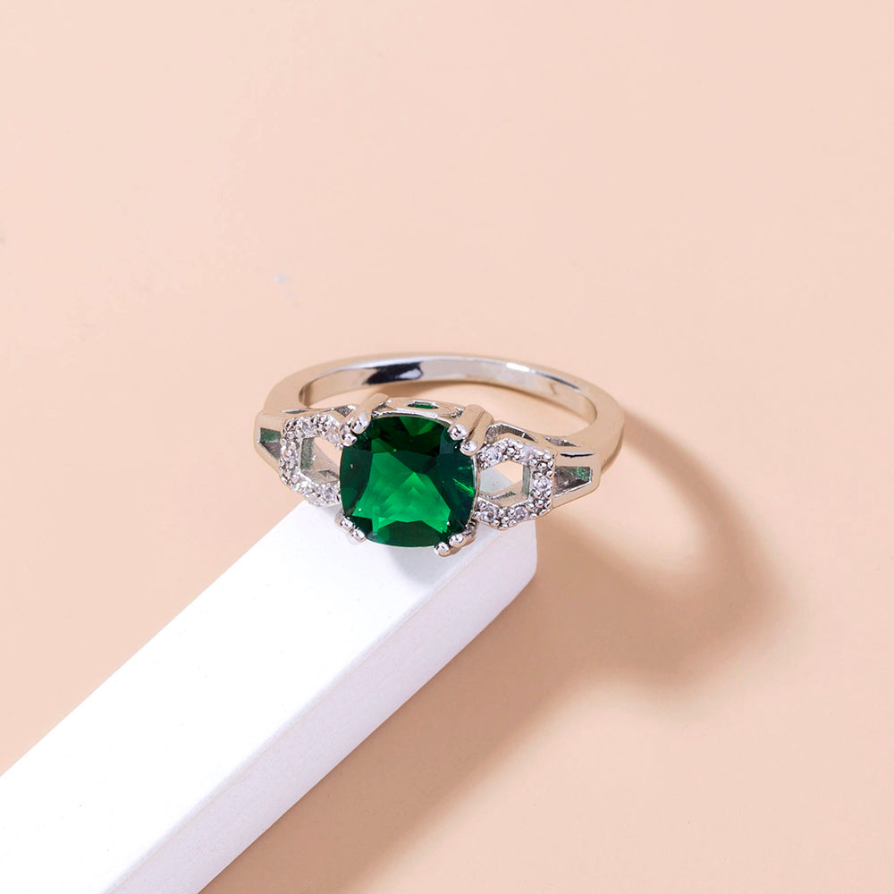 Womens Emerald Green Zircon Copper Ring Micro Inlaid Design Simple Fresh Fashion European American Jewel Style