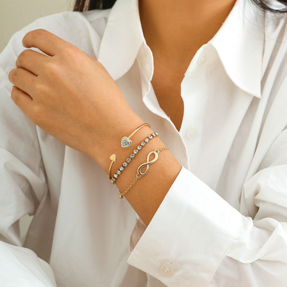 Womens Bracelet Set Heart Charms and Geometric Charms Retro Alloy Chain 3 Piece Jewelry Set for Everyday Wear and Gifts