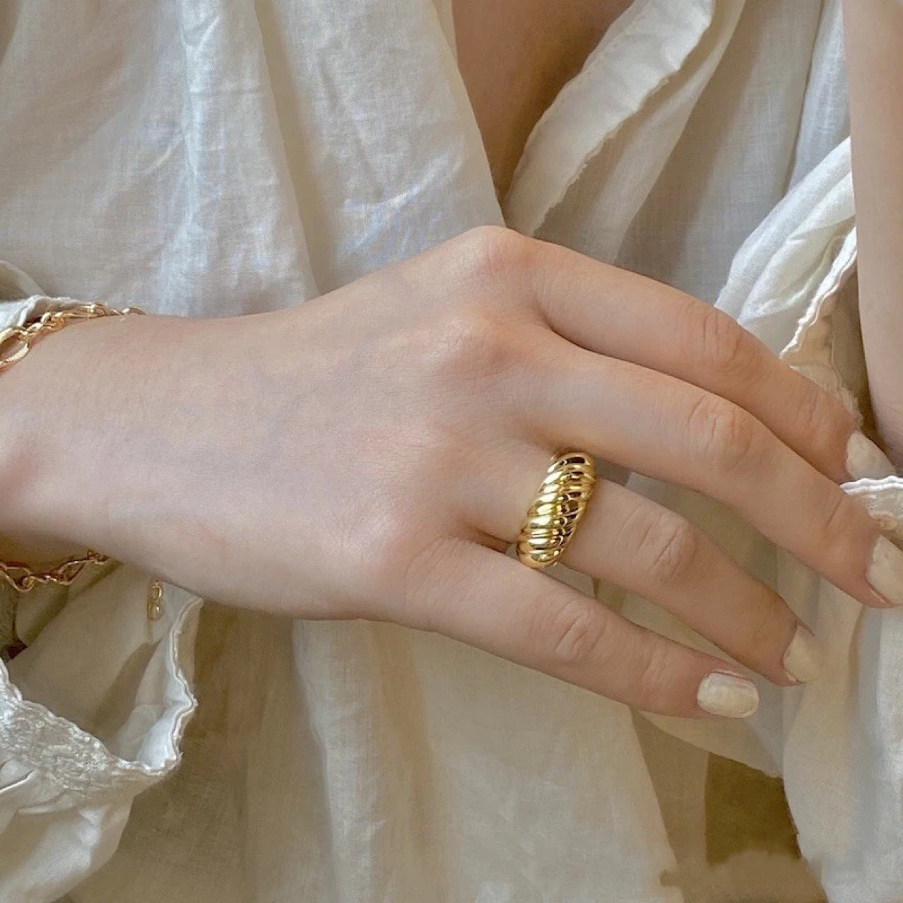 Womens Ring Horn Design Titanium Steel Jewelry Europe and America Fashion 18k Gold Plated Band Ring Statement Ring Gift for Her Size 6 7 and 8