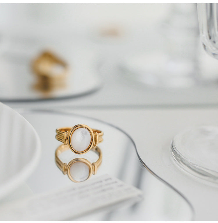 Womens Titanium Steel Ring Vintage Golden Fritillary Oval Ring Retro Shell Jewelry Gift For Women Individually Packed