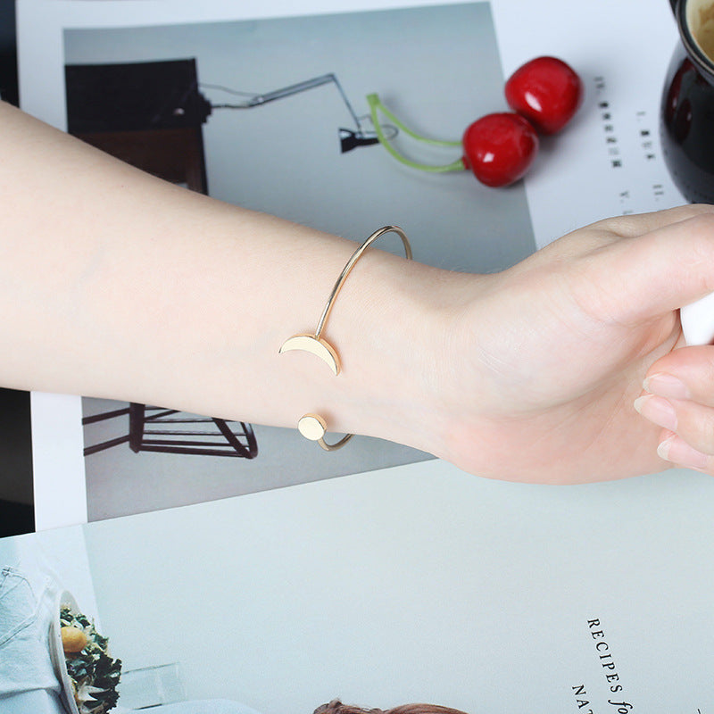 Womens Sun And Moon Bracelet Adjustable Electroplated Metal Geometric Jewelry Gift Elegant Fashion Jewelry For