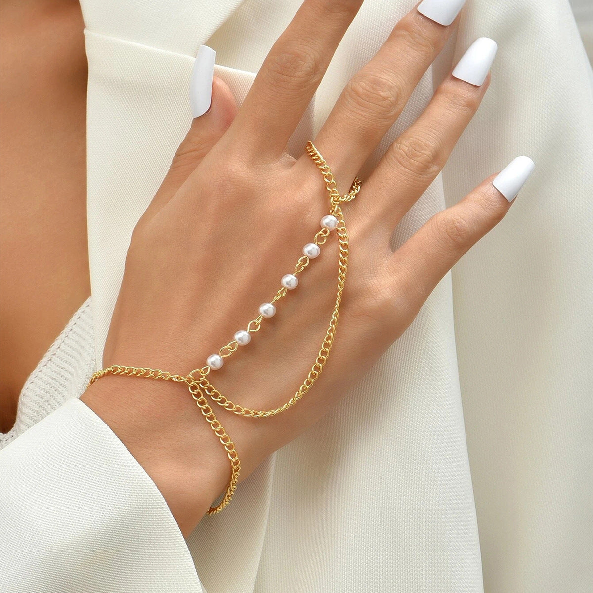 Womens Pearl Chain Link Bracelet Elegant Gold Alloy Geometric Fashion Jewelry for Women and Girls Pearl Europe