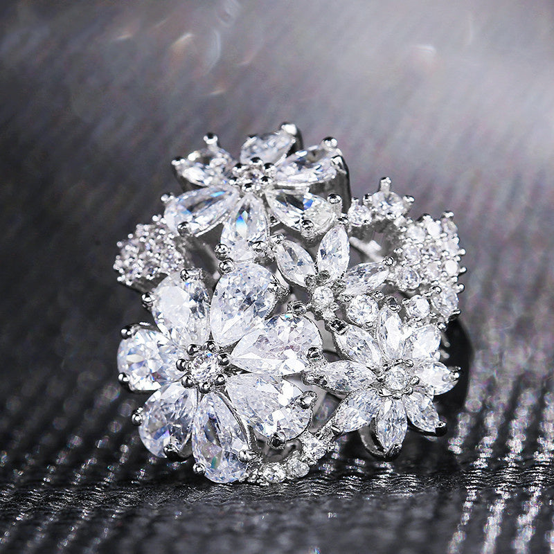 Womens Flower Ring 925 Silver Inlaid AAA Zircon Ladies Fashion Ring Flower Shaped Ring for Women Silver Tone Ring Elegant Women's Jewelry