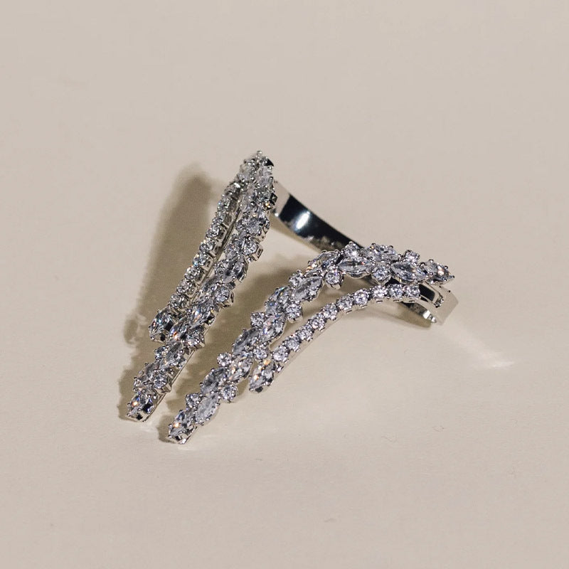 Womens Zircon Ring Diamond Accent Luxury Bridal Ring Wedding Jewelry Electroplated Silver Geometric Ring for Her Elegant Anniversary Ring Gift