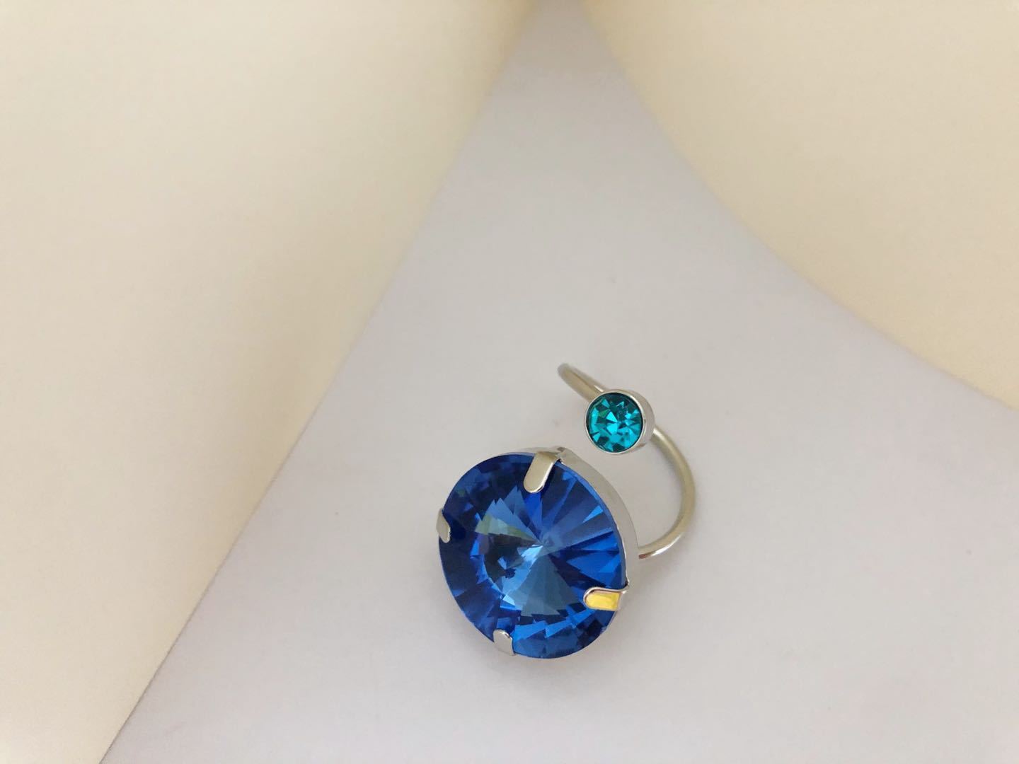 Retro European And American Yellow Sapphire Ring Exaggerated Style For Women Size 7 Golden Tone Blue Sapphire Accent
