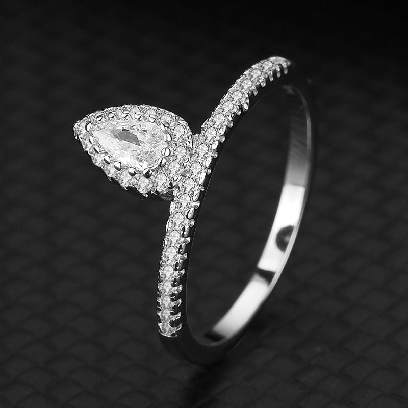 Womens Gold Plated European Crown Ring With Zircon Glass Inlay Fashion Copper Ring Elegant Thai Gift Anniversary Ring