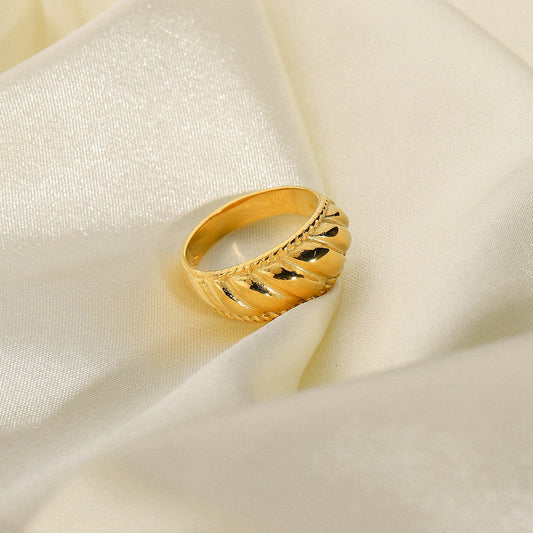 Womens Stainless Steel Ring Fashion Jewelry Threaded Edging Croissant Ring Metal Band 18K Stainless Steel Timeless